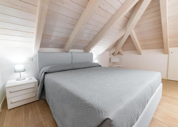 Reginella - A Few Steps Away From The 보르게토 산토 스피리토